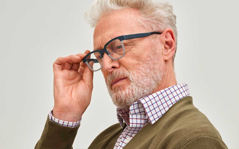 Male model wearing Morrow autofocal eyewear and holding the side
