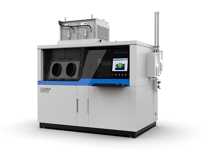 Vista externa de la impresora 3D Colibrium Additive M2 Series 5 sobre fondo blanco