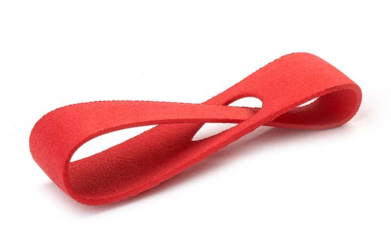 Bucle de muestra mate impreso en 3D en PA-GF y teñido en rojo.