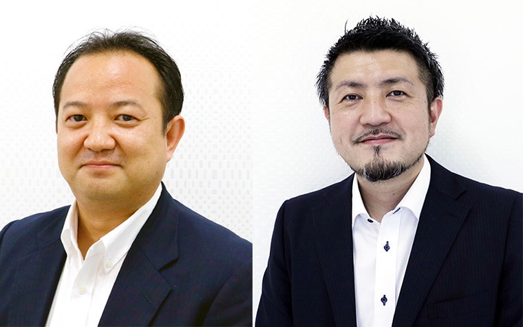 SOLIZEでAMシステム営業部長の野村義弘とAMサービス局長の太田亨と記念撮影。