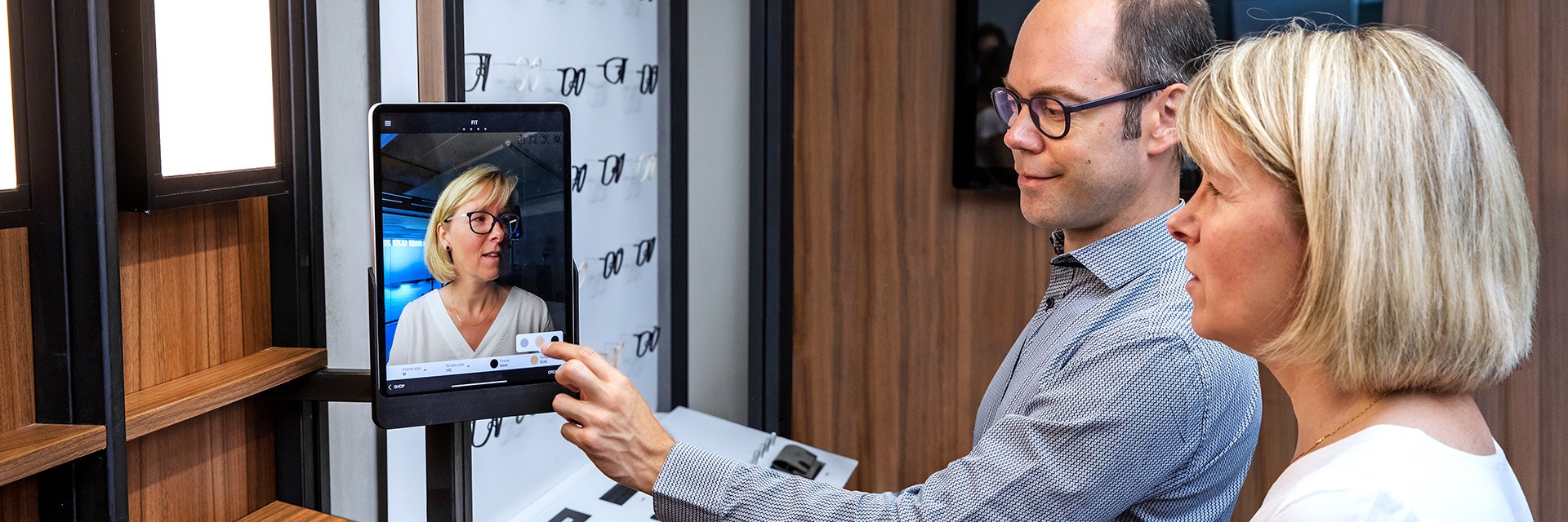 Eyewear professional and patient using the custom fit scanner in and eyewear facility