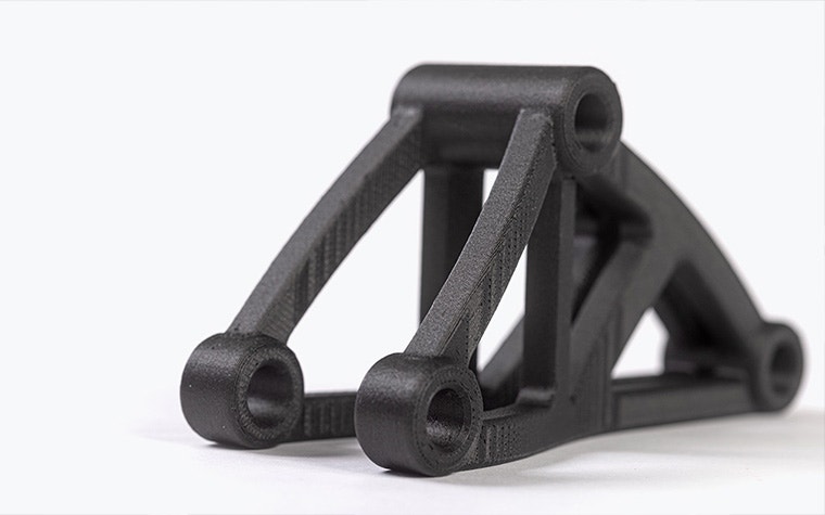 Schwarze 3D-gedruckte Halterung aus PA-CF
