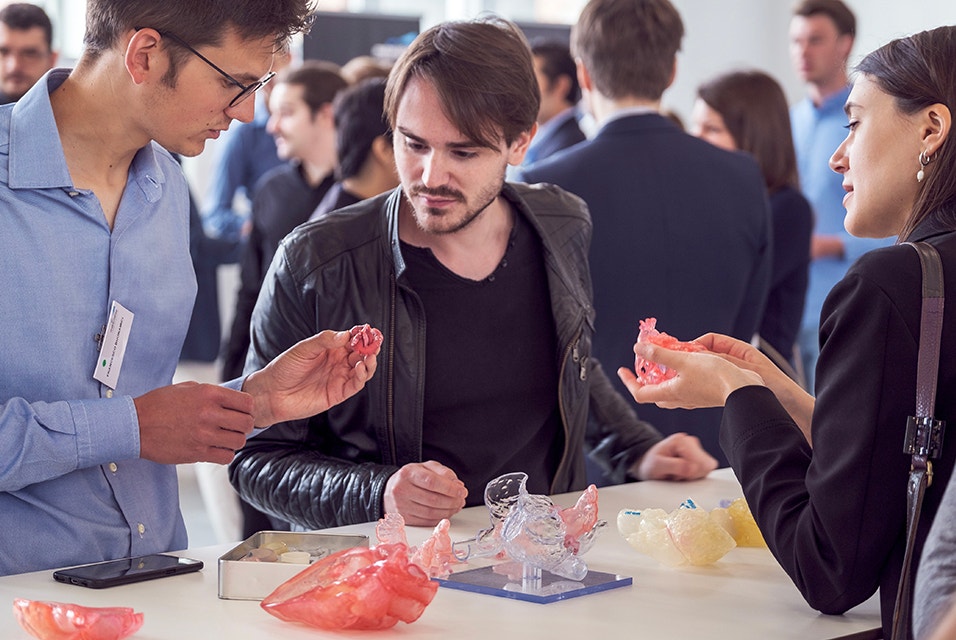 ic-3d-printing-hospitals-forum-attendees-anatomical-models.jpg