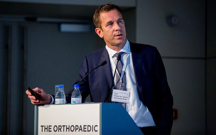 Prof. Verborgt speaking at Orthopaedica Belgica 