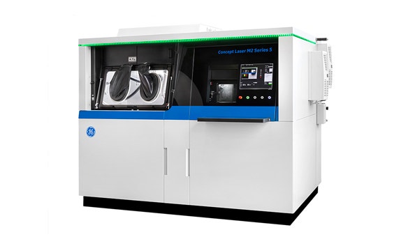 Vista externa de la impresora 3D Concept Laser GE M2 Series 5 sobre fondo blanco