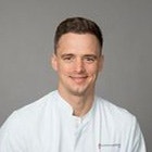 Dr. Daniel G. E. Thiem, Departamento de Cirugía Oral y Maxilofacial, Cirugía Plástica Facial, Universidad Johannes Gutenberg de Maguncia, Alemania