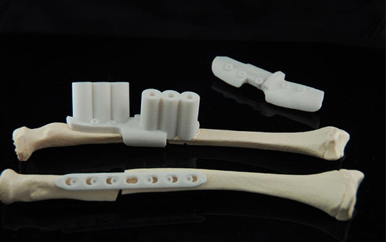 3D-printed surgical guides on bone models