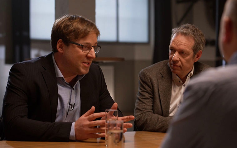Pieter Slagmolen and Bart Van der Schueren sitting at a table and discussing 3D printing trends