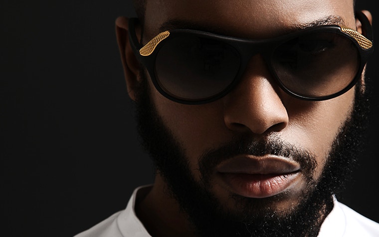 Close-up of a black male model wearing sunglasses from the Hoet Cabrio collection