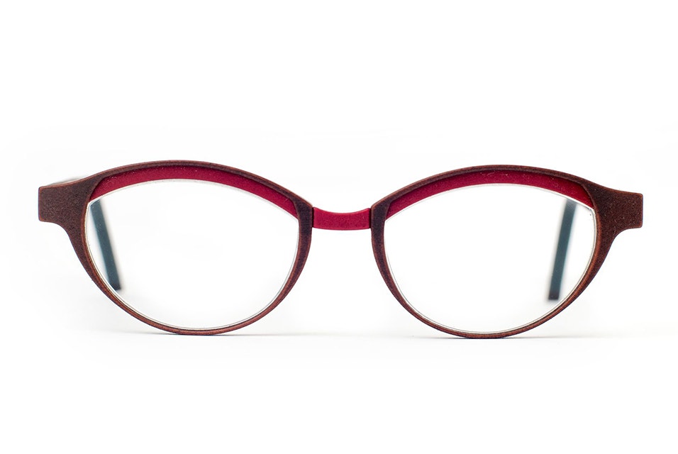 Red Yunuki 3D-gedruckte Brille abgebildet