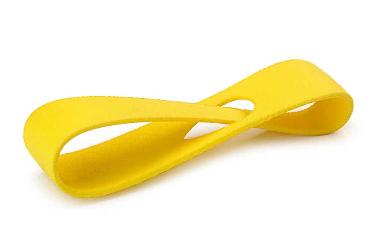 Boucle d'échantillon mat imprimée en 3D en PA-GF et teintée en jaune.