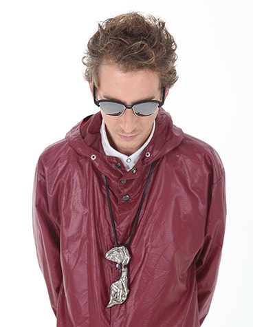 Overhead view of a male model wearing sunglasses from the Hoet Cabrio SX collection
