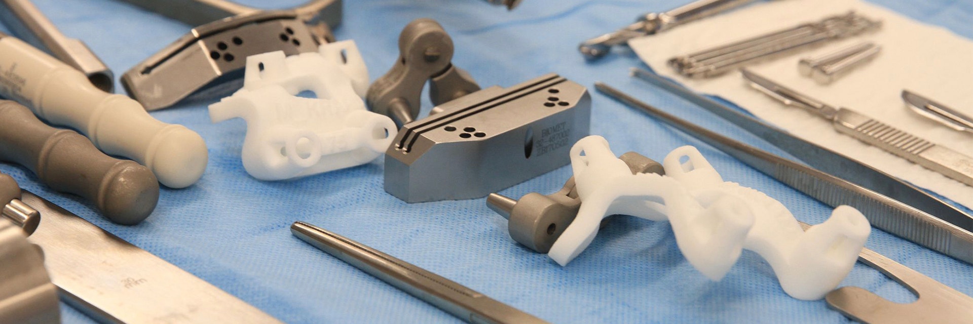 Surgical tools, including 3D-printed surgical guides, on a lined plate before a surgery