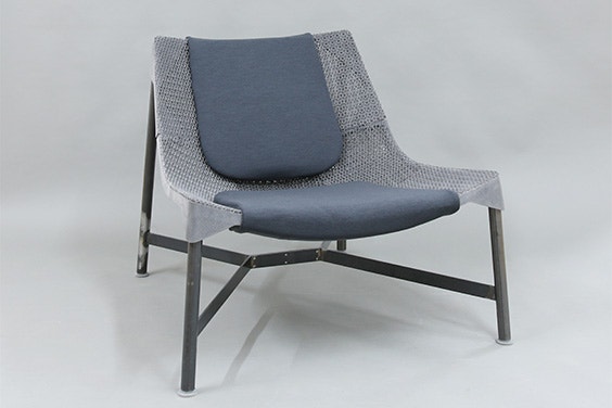 3Dプリンターで作られた格子模様の椅子