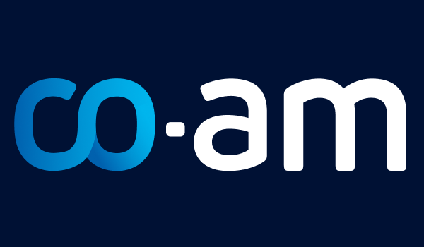 Das blau-weiße CO-AM-Logo
