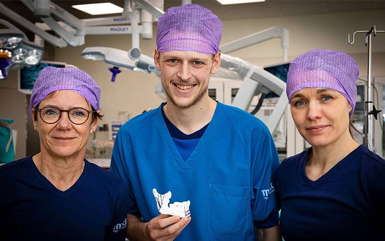 Doctors with a 3D-printed anatomical model 