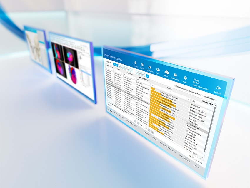 3 Bildschirme mit medizinischer Software von Materialise, wobei der nächstgelegene Bildschirm Mimics Flow zeigt. Im Hintergrund ist eine blaue, verwirbelte Linie zu sehen.