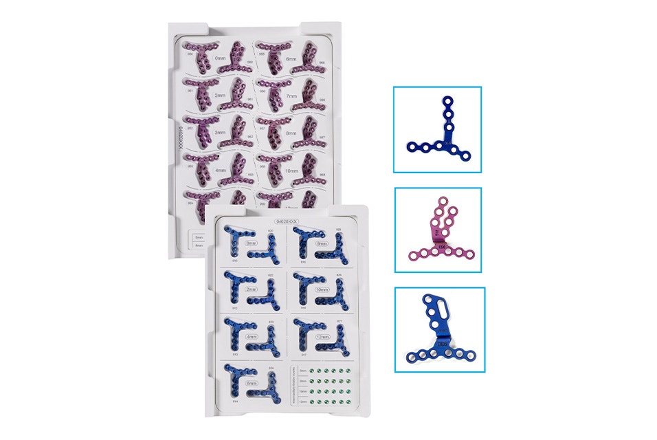 Zwei Sätze Materialise Standard+ farbcodierte Osteosyntheseplatten für LeFort-Verfahren.