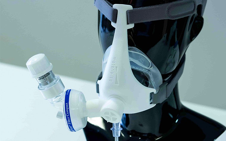 Oxygen mask with 3D-printed components on a mannequin head