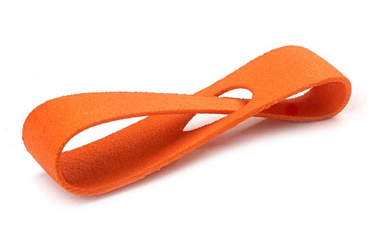 Bucle de muestra mate impreso en 3D en PA-GF y teñido en color naranja.
