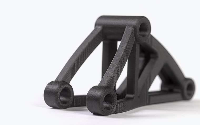 Bracket impreso en 3D en PA-CF