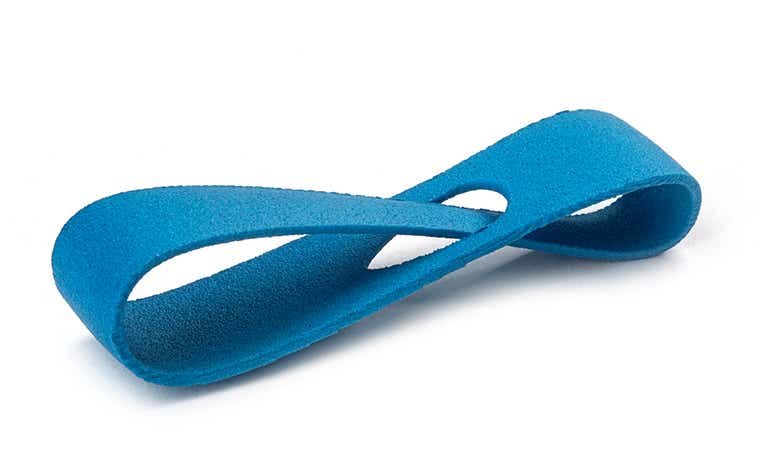 Matte Musterschlaufe 3D-gedruckt in PA-GF und hellblau eingefärbt.