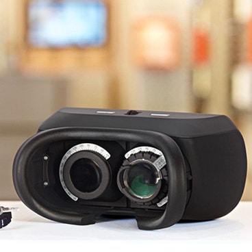 HOYAs Vision Simulator und EyeGenius: mit 3D-Druck gefertigte Optikergeräte