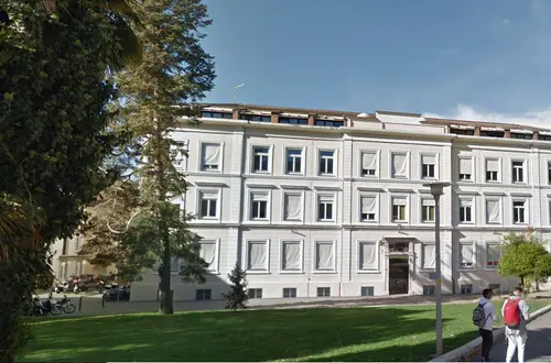 Schulgebäude Meran von Außen Schulgebäude Meran von Außen