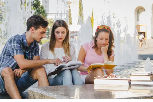 Sprachenlernen im Sommer (Quelle Freepik)