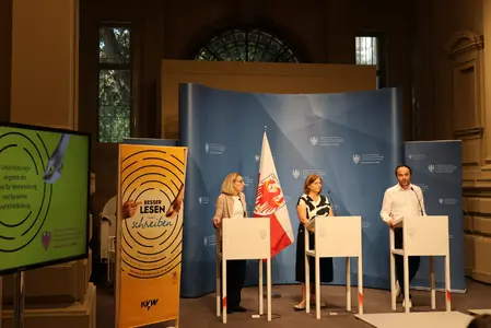 Pressekonferenz Standorterweiterung Besser Lesen und Schreiben (Foto: LPA)