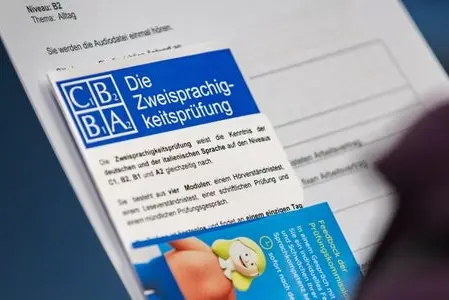 Informationsmaterial zur Zweisprachigkeitsprüfung Foto: Greta Stuefer