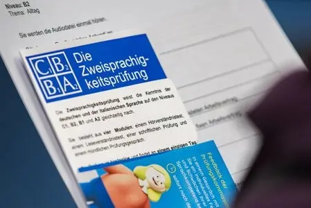Informationsmaterial zur Zweisprachigkeitsprüfung Foto: Greta Stuefer