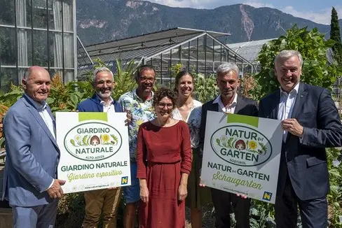 (da sinistra) Wolfgang Sobotka, presidente del Parlamento austriaco e dell'European Garden Association - Natur im Garten International, Michael Oberhuber direttore del Centro Laimburg, Karl Ploberger „giardiniere naturale“, Kathri