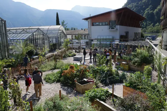 Fig. 7: L’iniziativa “Giardino naturale” promuove la progettazione e la manutenzione ecologica di giardini e spazi verdi: © Laimburg Research Centre/agnese martinelli