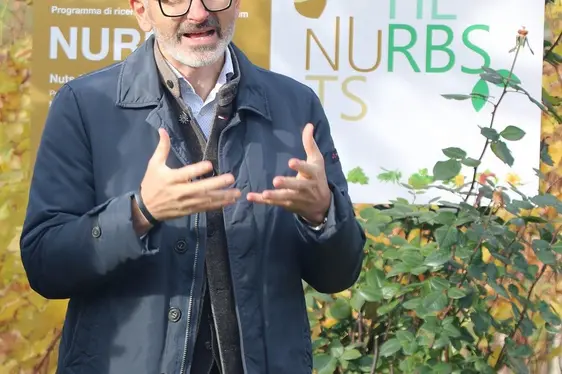 Fig. 2: Il Direttore del Centro di Sperimentazione Laimburg Michael Oberhuber durante l’evento di lancio del Programma NURBS presso l’Agriturismo Ebnerhof a Campodazzo: © Laimburg Research Centre/irene pancheri