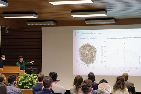 In diverse relazioni le collaboratrici ed i collaboratori di progetto hanno presentato i risultati - dai test di fermentazione all’analisi del latte fieno. © Centro di Sperimentazione Laimburg
