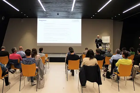 Fig. 1: L'Assessore provinciale all'Agricoltura Arnold Schuler ha aperto il secondo workshop sulle pratiche post-raccolta delle mele. © Centro di Sperimentazione Laimburg