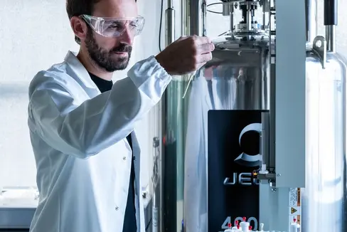 Abb. 1: Alberto Ceccon, Leiter des Labors für NMR-Spektroskopie am Versuchszentrum Laimburg: © Laimburg Research Centre/Ivo Corrà