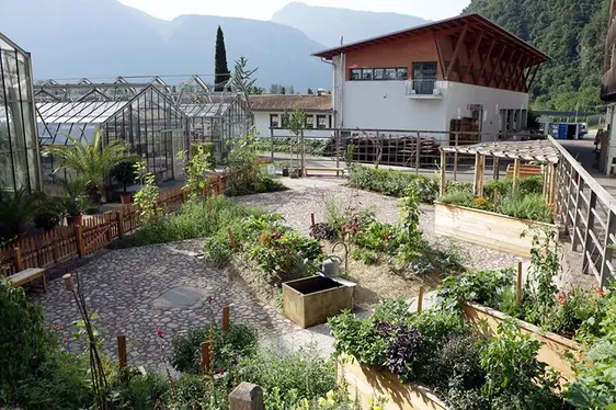 Fig. 5: Il nuovo giardino espositivo Natur im Garten, volto a un giardinaggio sostenibile.: © Centro di Sperimentazione Laimburg/julia rizzo