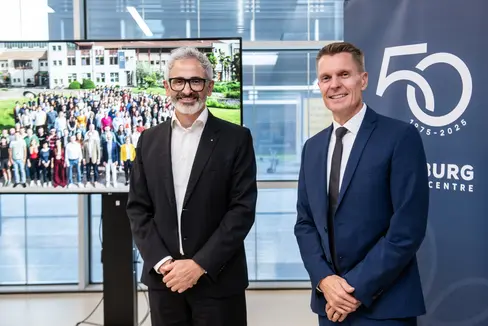 Abb. 1: Von links: Michael Oberhuber, Direktor Versuchszentrum Laimburg und Ulrich Stofner, CEO NOI Techpark
©Laimburg Research Centre/Ivo Corrà