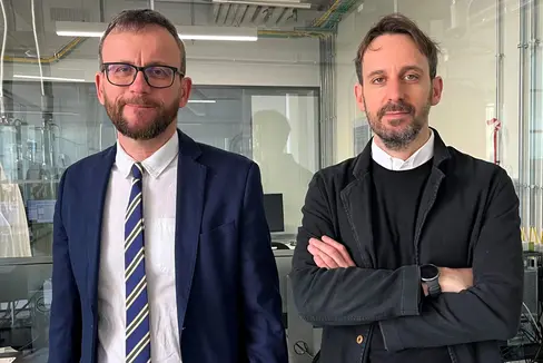 Abb. 1: Emanuele Boselli (links), Koordinator des Projekts an der Freien Universität Bozen und Alberto Ceccon (rechts), Leiter des Labors für NMR-Spektroskopie des Versuchszentrums Laimburg.
© Laimburg Research Centre/ A. Martinelli