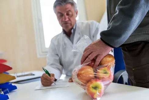 Fig. 1: Nel Laboratorio per Residui e Contaminanti vengono effettuate analisi per la quantificazione dei residui di prodotti fitosanitari.
©Laimburg Research Centre/ivo corrà