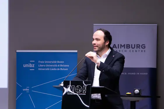 Abb. 3. Landesrat für Forschung und Innovation Philipp Achammer bei seinen einleitenden Worten.
© Laimburg Research Centre/ A. Martinelli