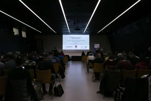 Abb. 1: Die Fachtagung „Naturnahe Grünflächenpflege“ wird vom Versuchszentrum Laimburg, der Stadtgemeinde Meran und den Gärten von Schloss Trauttmansdorff organisiert.
© Laimburg Research Centre/daniel rossato