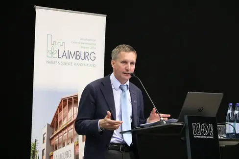 Abb. 1: Der Landesrat für Landwirtschaft, Forstwirtschaft und Tourismus, Luis Walcher, unterstrich die Bedeutung der wissenschaftlichen Forschung für die lebensmittelverarbeitenden Unternehmen in Südtirol: © Laimburg Research Centre/Agnese Martinelli