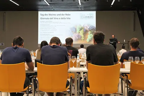Abb. 1: Der diesjährige Tag des Weines und der Rebe des Versuchszentrums Laimburg hat online sowie in Präsenz am NOI Techpark stattgefunden. © Versuchszentrum Laimburg