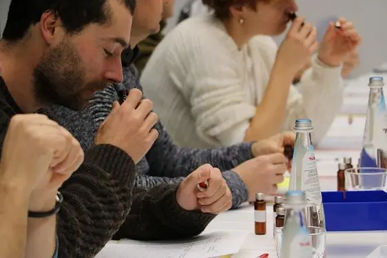 Panel di degustazione con personale formato per il prodotto mela: © Laimburg Research Centre / agnese martinelli