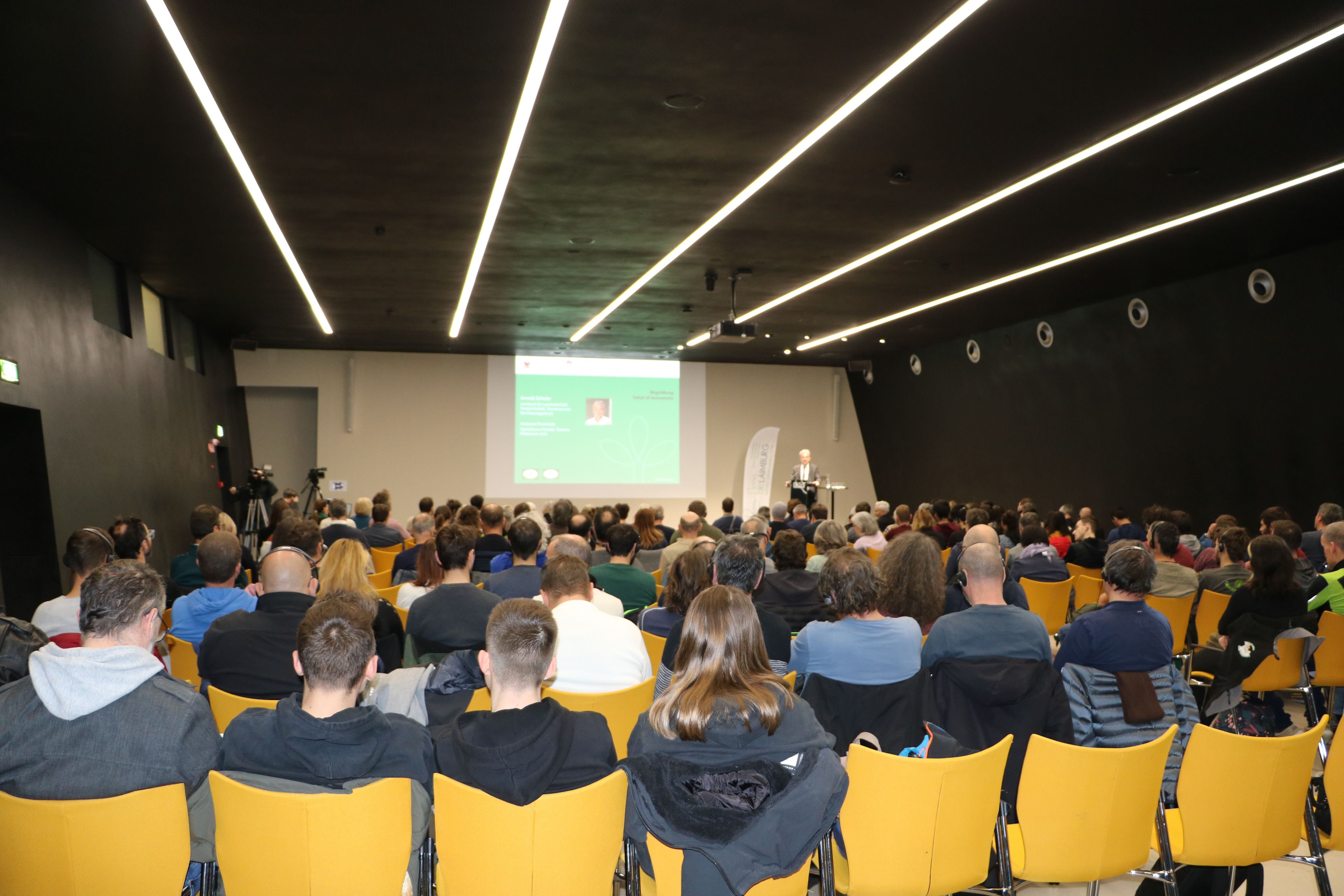 Fig. 1: L'Assessore provinciale all'Agricoltura, Arnold Schuler, ha dato il benvenuto: © Laimburg Research Centre/johanna höller