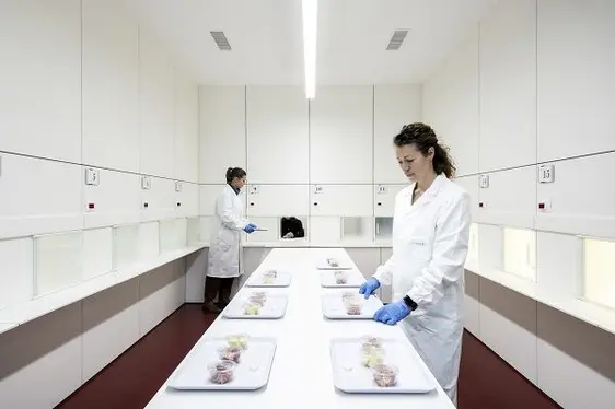 Il nuovo Laboratorio di Scienze Sensoriali presso il Centro di Sperimentazione Laimburg: © Laimburg Research Centre / ivo corrà