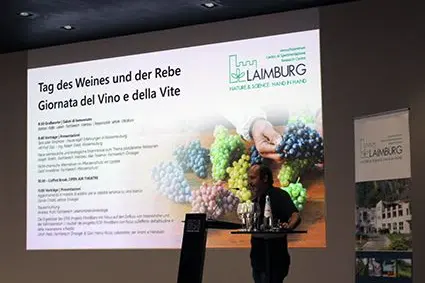 Ulrich Pedri, responsabile del settore Enologia, presenta il programma della giornata e modera l’evento: ©Centro di Sperimentazione Laimburg